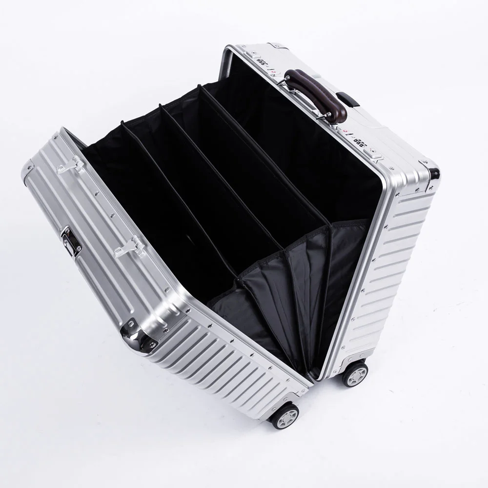 Interior layout for aluminum-magnesium luggage