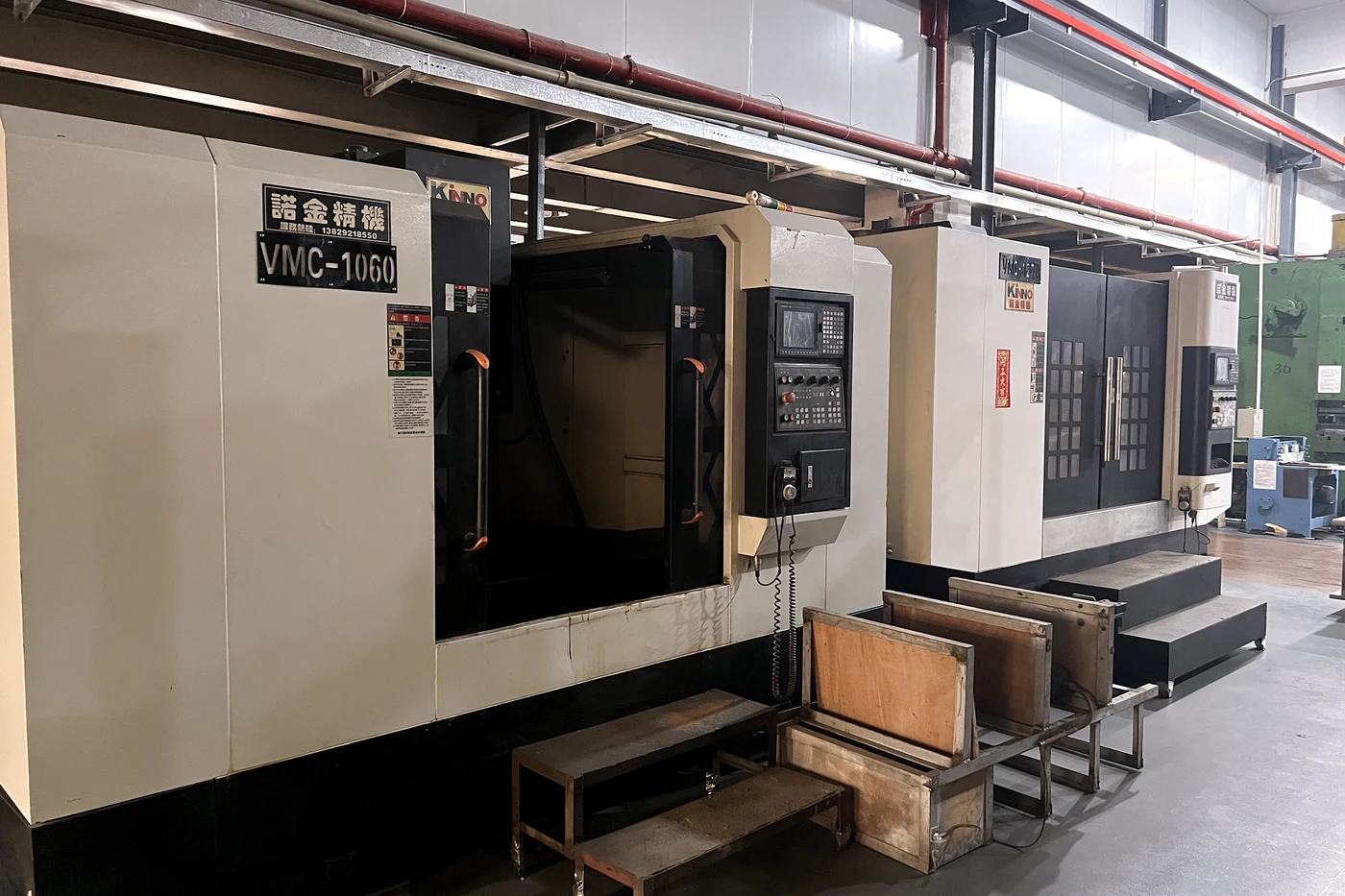 CNC machining centre cutting tooling for metal luggage shells