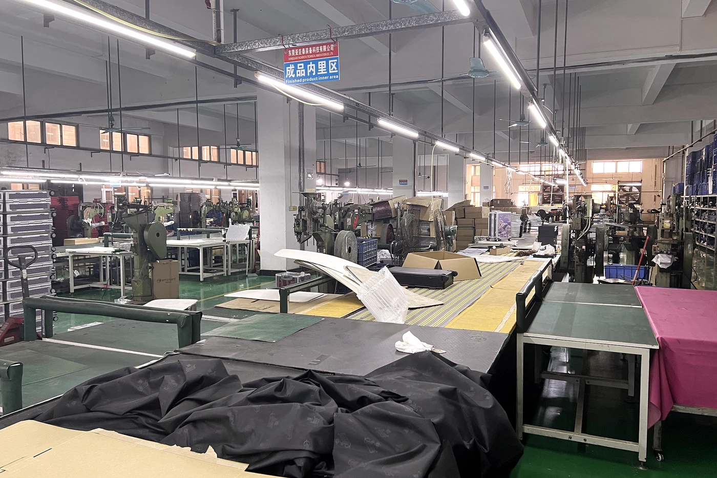 Material cutting table in the metal luggage factory