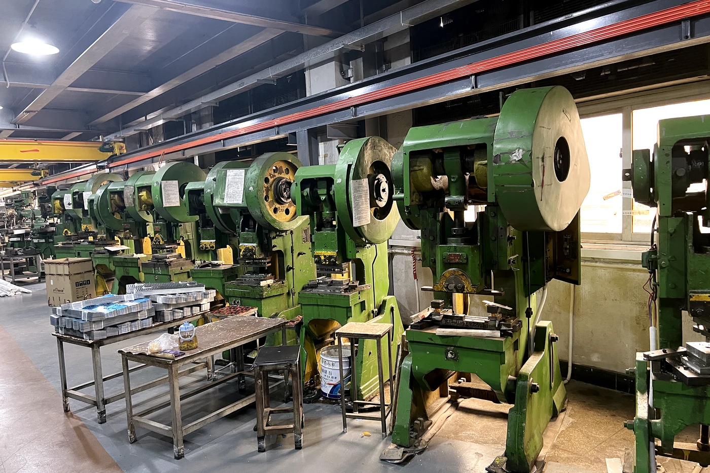 Punch press line used for metal luggage panels and reinforcement