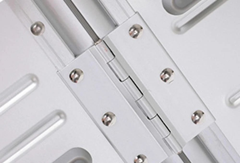 TS-006 A hinged metal frame