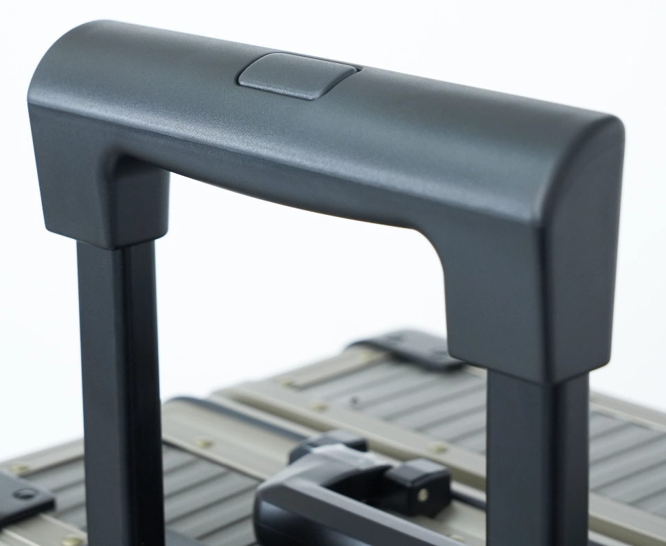 TT-001 A pull handle that retracts