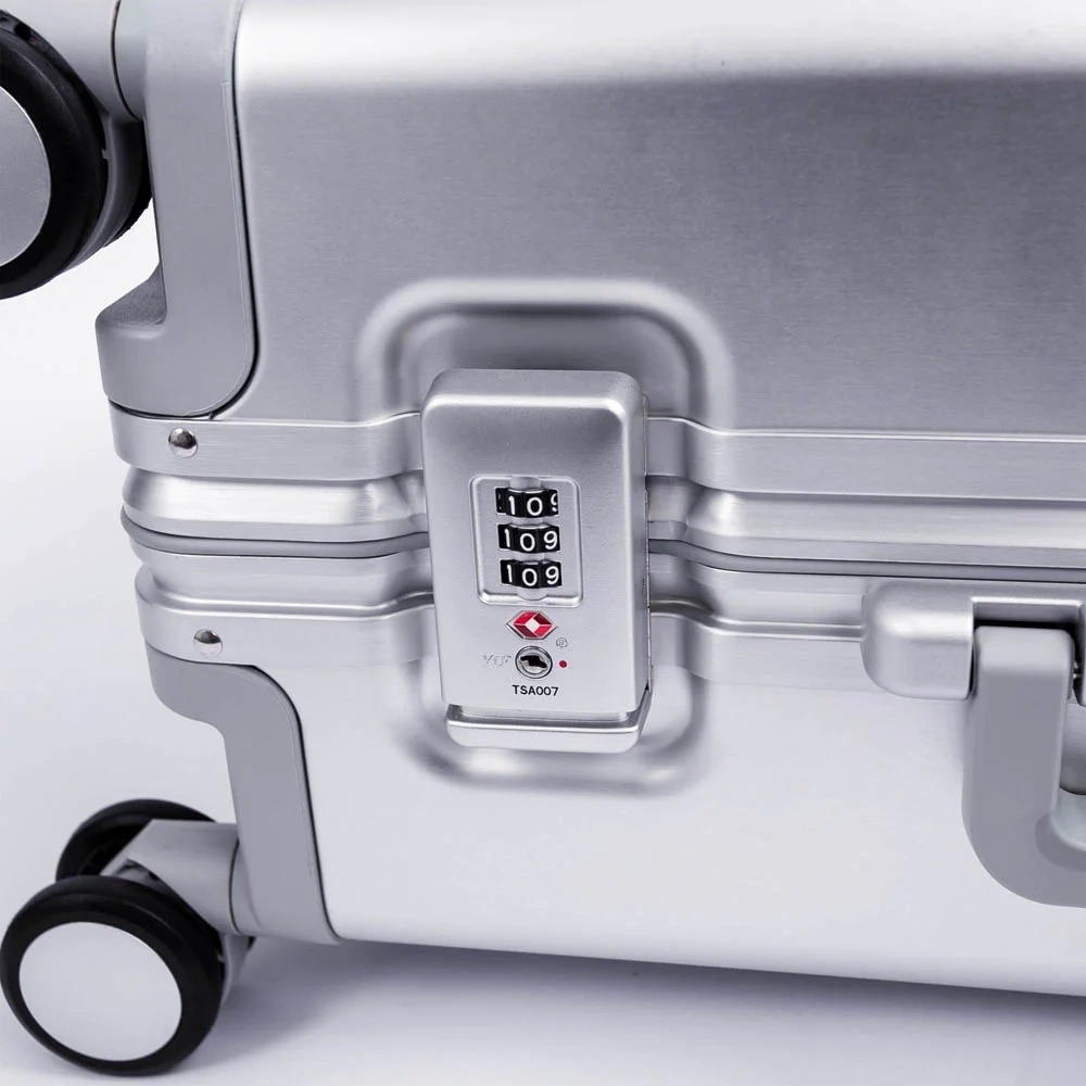 YCT-009 Close the case with TSA latches